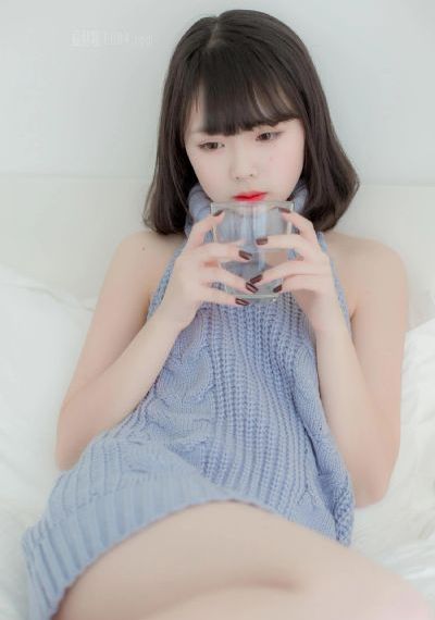 女友年轻的后妈2_十万网红美女美酱